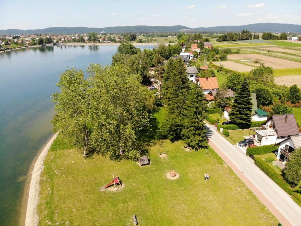 Vila Kosjenka On Lake Sabljaci Ogulin Bagian luar foto