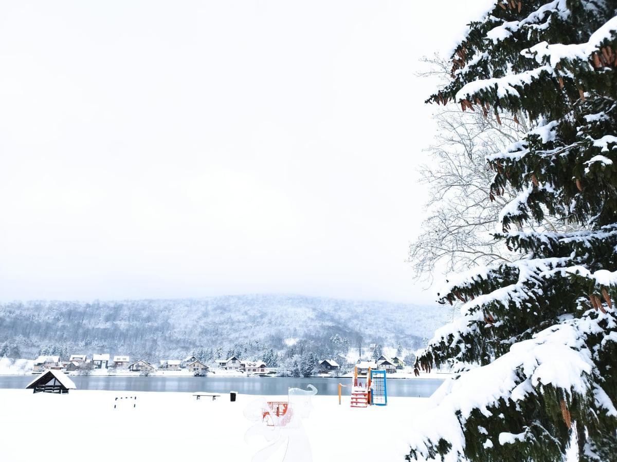 Vila Kosjenka On Lake Sabljaci Ogulin Bagian luar foto